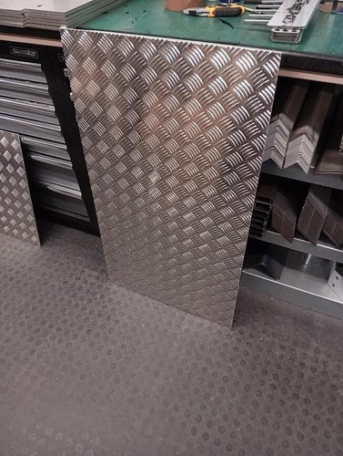 Aluminium chequer tread - chequer, plate
